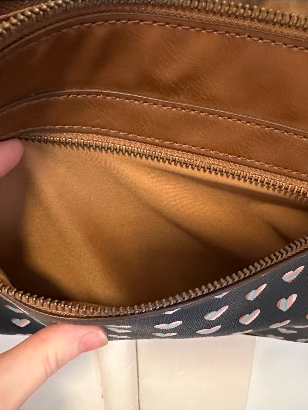 Fossil Navy Crossbody Bag with Brown Trim and Heart Print - Picture 3 of 5